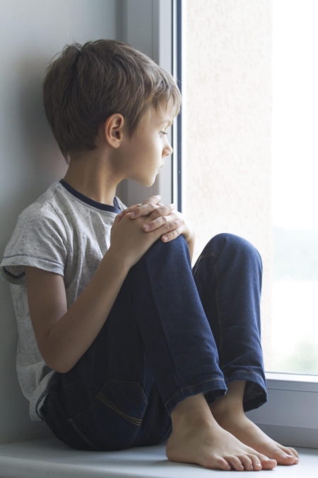 Kleine jongen depressief